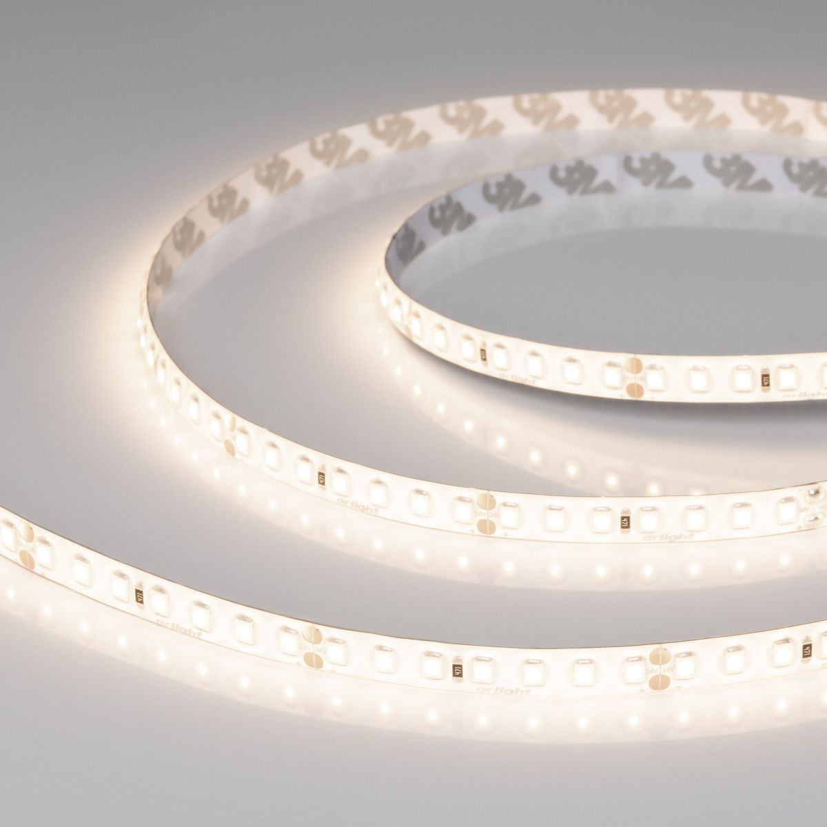 Светодиодная лента герметичная Arlight ULW-SE-A140-8mm 24V Day4000 (5 W/m, IP65, 5m) 057515(1) в Санкт-Петербурге