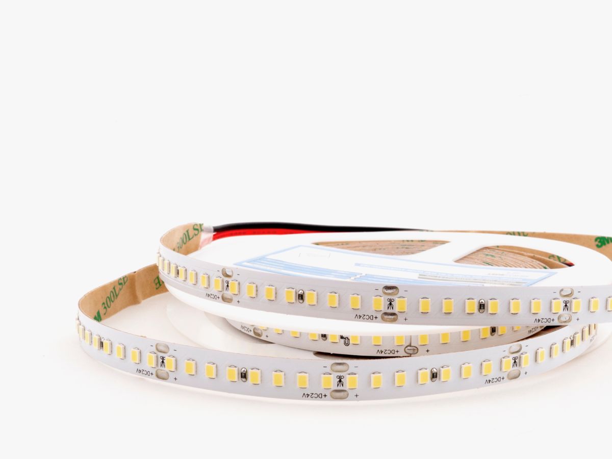 Светодиодная лента LEDS POWER 2835 176/м (16Вт/м) 24В холодная, серия ПРО140 005225 в #REGION_NAME_DECLINE_PP#