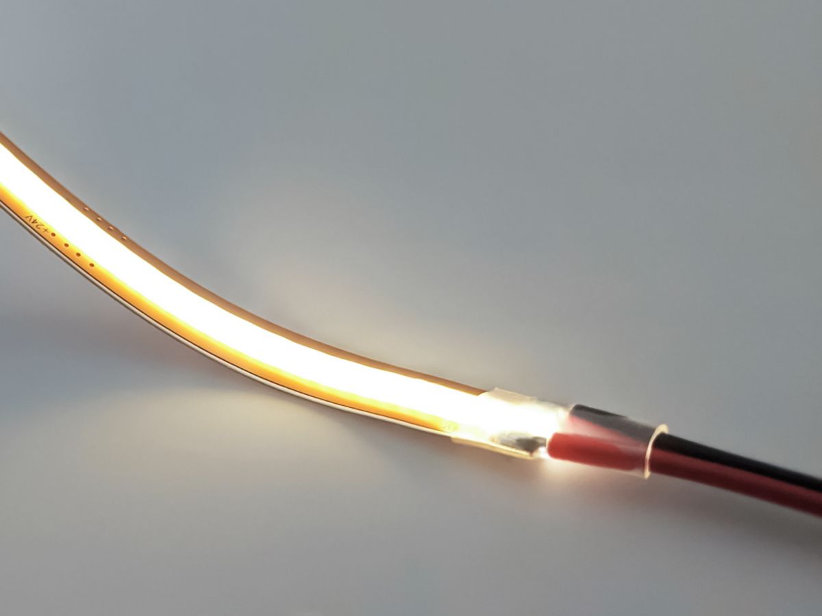Светодиодная лента COB 24 В свободная резка 3000К SWG Pro 10 Вт/м, IP20, 480 LED/м, 8 мм, SWG-COB480-24-10-WW 00-00049301 в Санкт-Петербурге