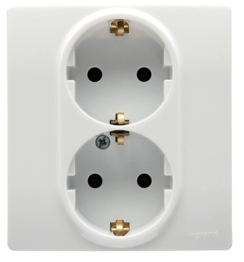 Розетка 2X2К+З Legrand Etika 16A 250V с/з со шторками безвинтовой зажим немецкий стандарт белый 672233 в Санкт-Петербурге