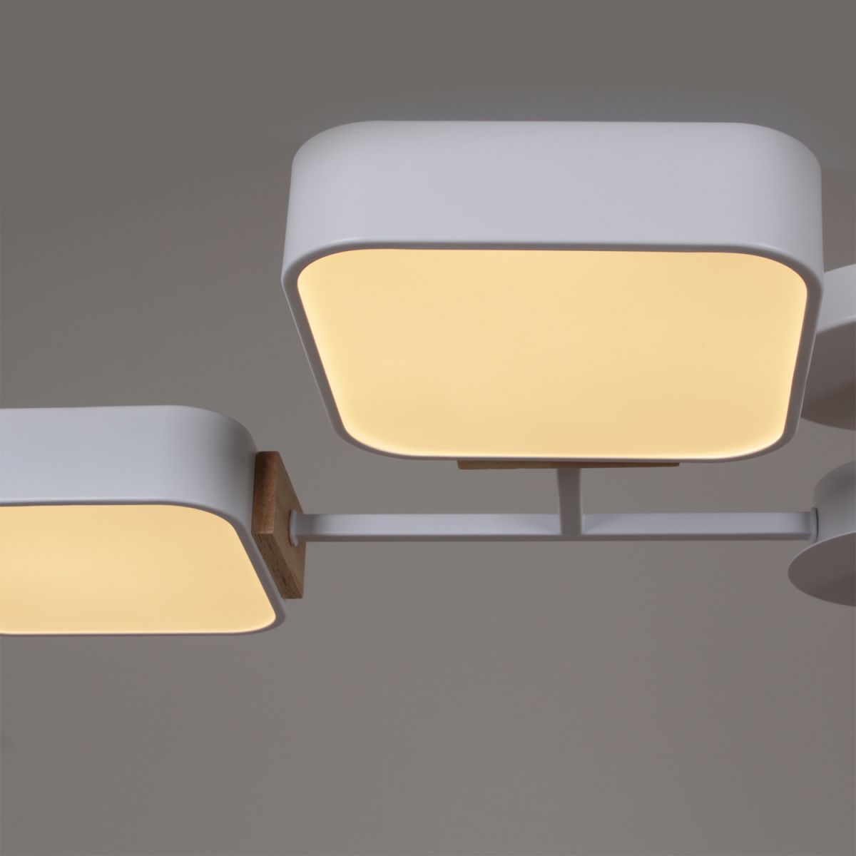 Люстра на штанге Reluce 03363-0.3-08 WH+WOOD в Санкт-Петербурге
