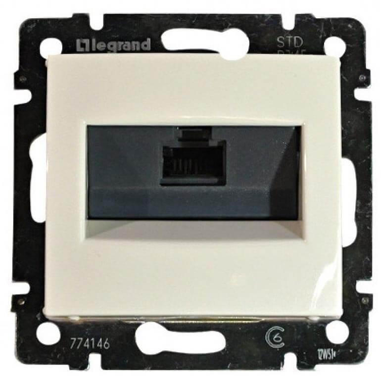 Розетка компьютерная RJ45 Legrand Valena 6 кат UTP с захватами слоновая кость 774146 в Санкт-Петербурге