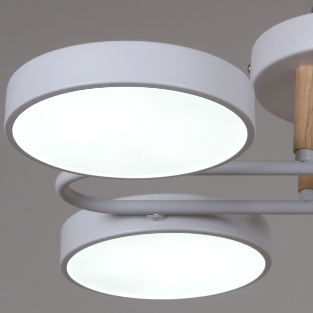 Потолочная люстра Reluce 03322-0.3-06 WH+WOOD в Санкт-Петербурге