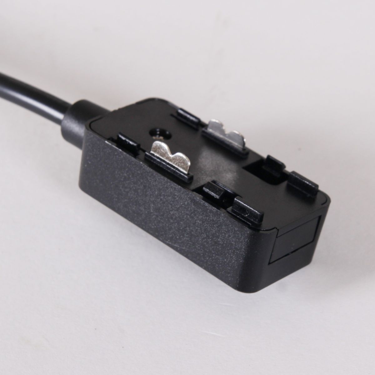 Коннектор для магнитного шинопровода Reluce RL 06302 power corner connector BK в Санкт-Петербурге