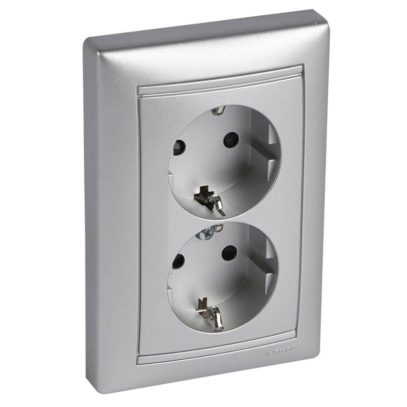 Розетка 2х2К+З Legrand Valena 16A 250V с/з со шторками безвинтовой зажим алюминий 770248 в Санкт-Петербурге