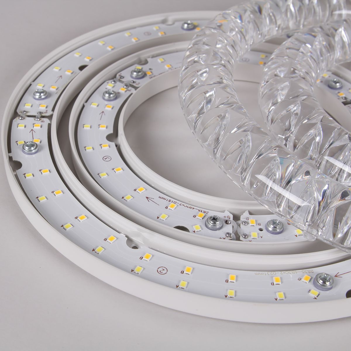 Потолочная люстра Reluce 09847-0.3-6+6A WH в Санкт-Петербурге