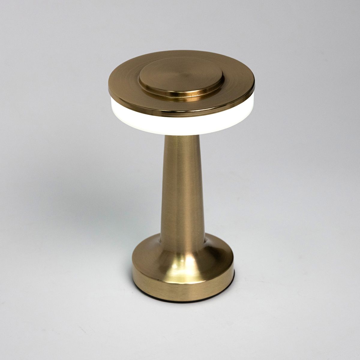 Настольная лампа Escada 10258/L LED в Санкт-Петербурге