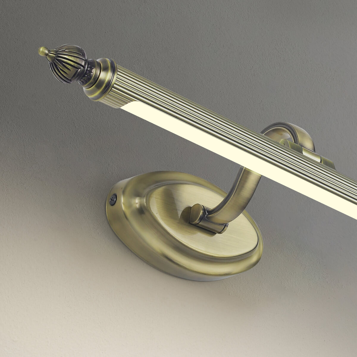 Подсветка для картин Favourite Artifex 2435-1W в #REGION_NAME_DECLINE_PP#