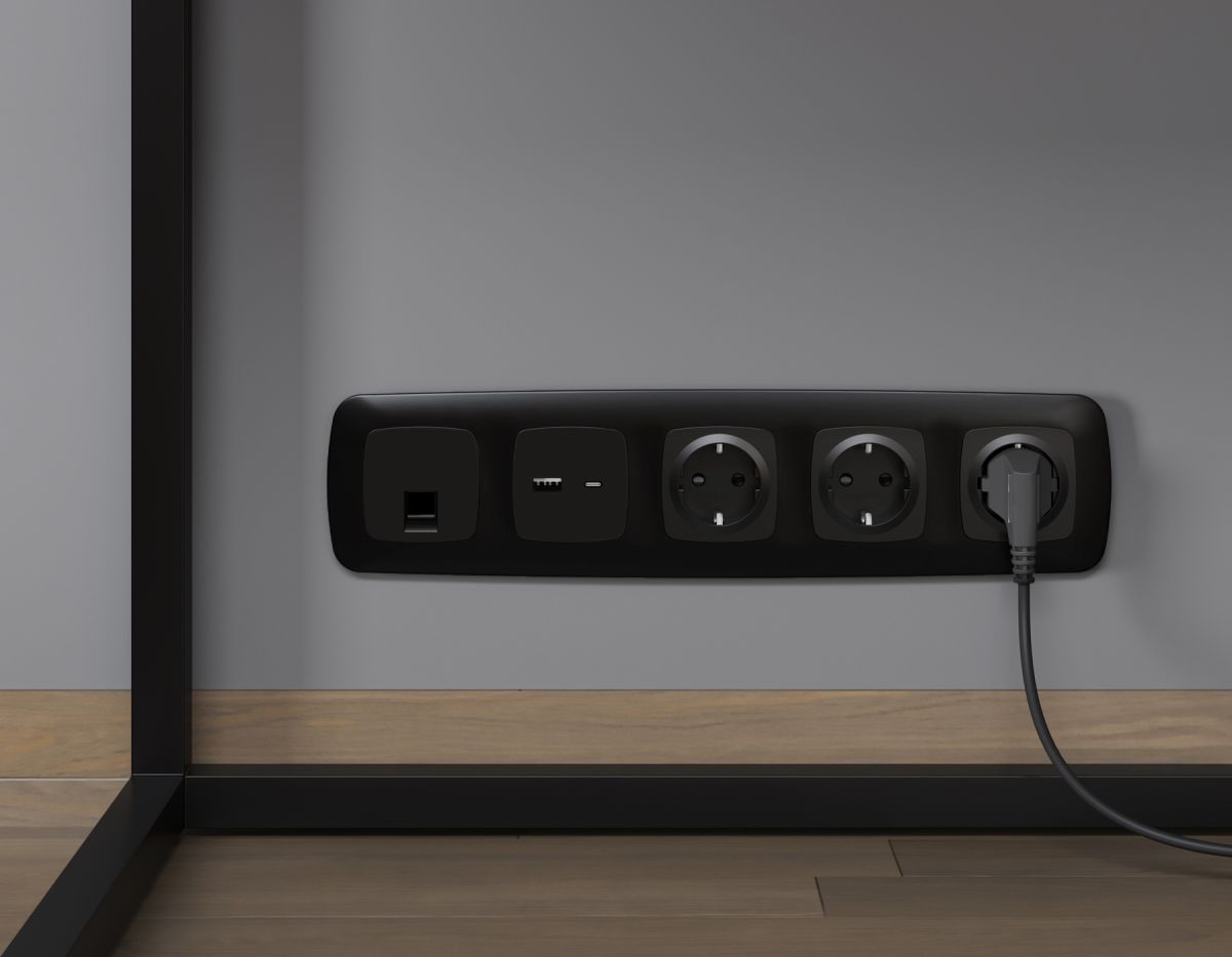 Комплект механизма компьютерной розетки Ambrella Volt RJ-45 (8P8C) CAT6A экранированной с автоматической защитной шторкой OMEGA MO812005 Черный матовый QUANT (OP8120, VM185) в Санкт-Петербурге