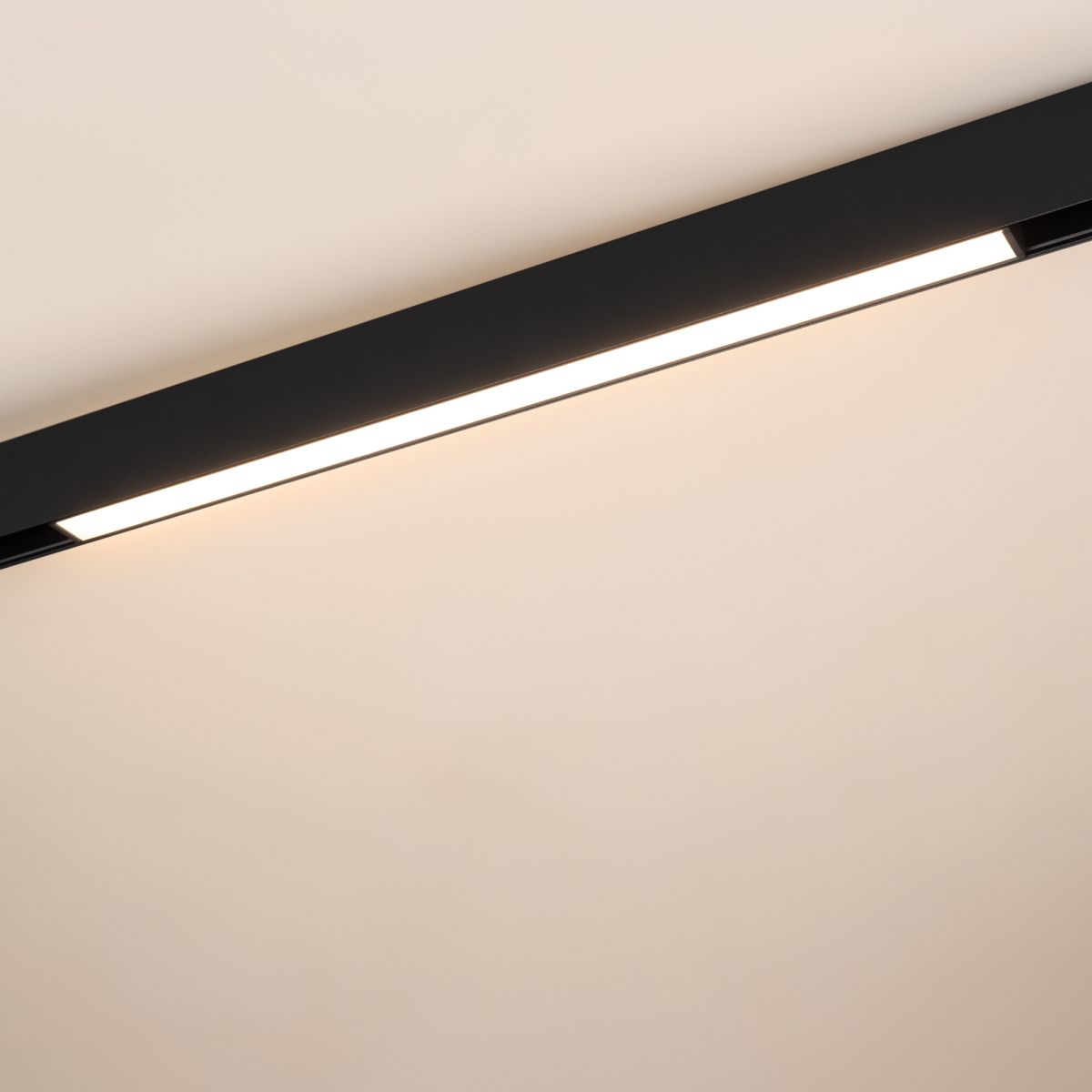 Трековый магнитный светильник Arlight MAG-ORIENT-FLAT-L465-16W Warm3000 (BK, 100 deg, 48V) (IP20 Металл) 033612(1) в Санкт-Петербурге