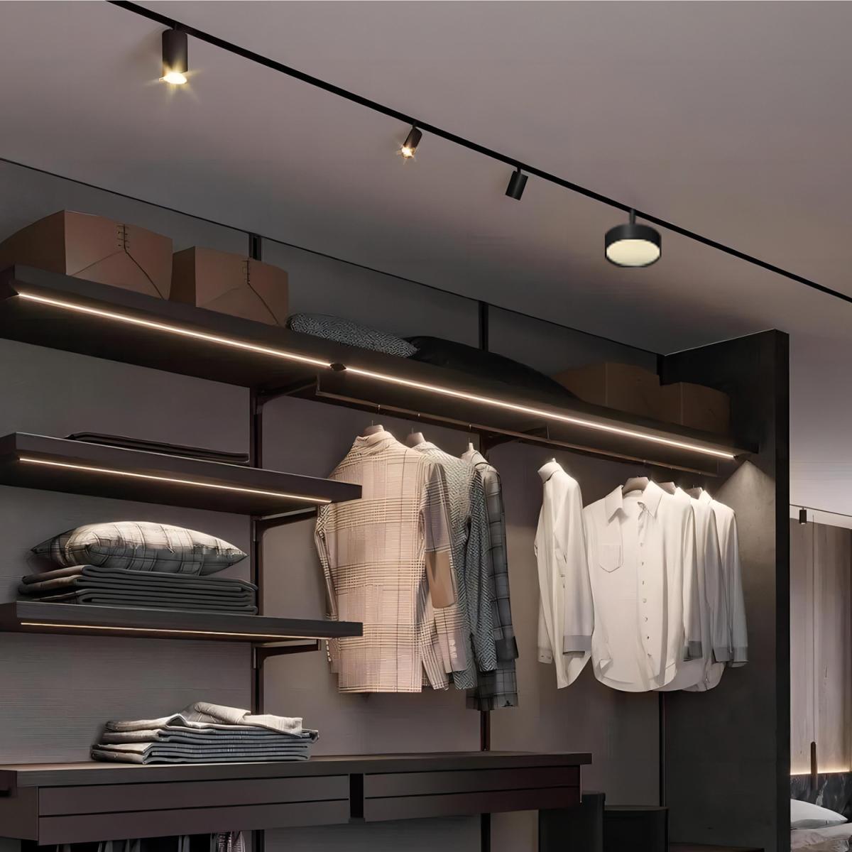 Трековый магнитный светильник Favourite Logica 4586-1P в #REGION_NAME_DECLINE_PP#