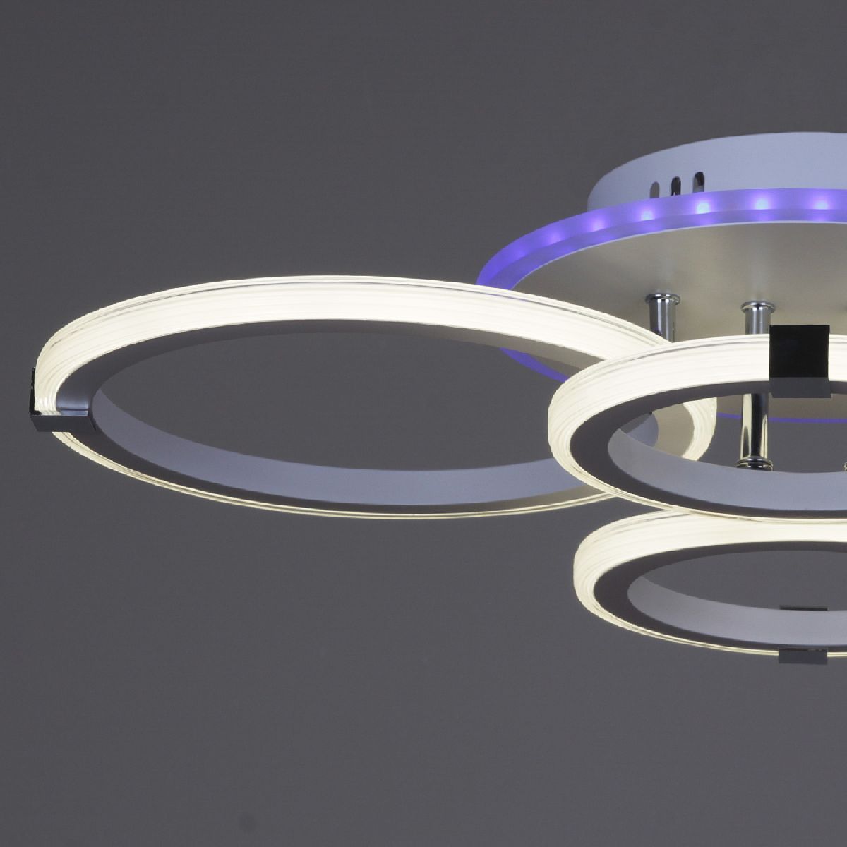 Потолочная люстра Reluce 06319-3.3-04 WH+CR (RGB) в #REGION_NAME_DECLINE_PP#