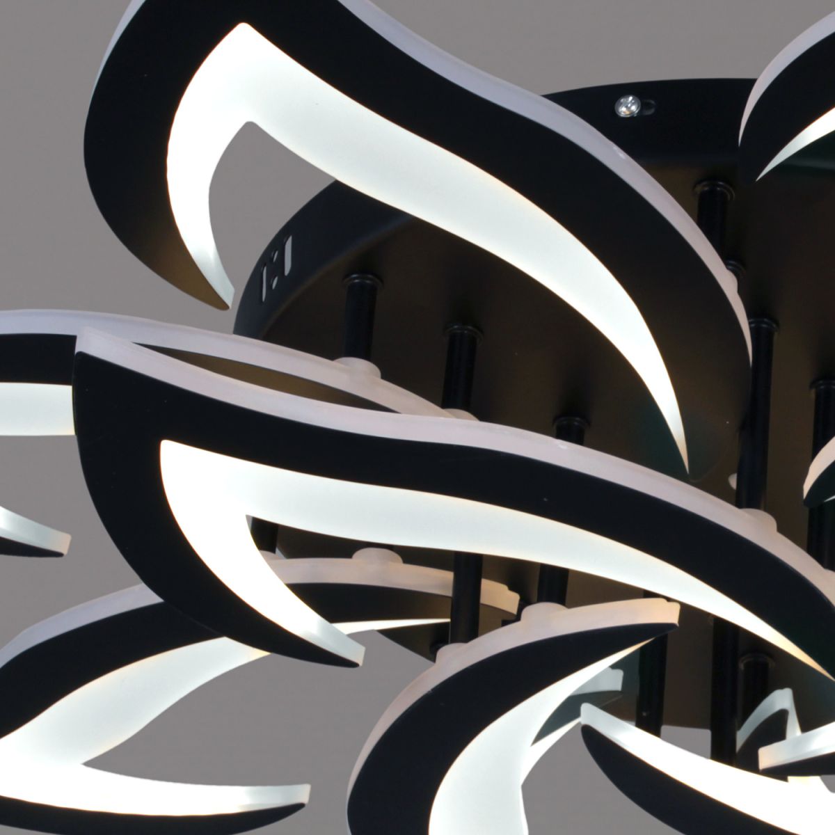 Потолочная люстра Reluce 30150-0.3-8+4 BK в Санкт-Петербурге