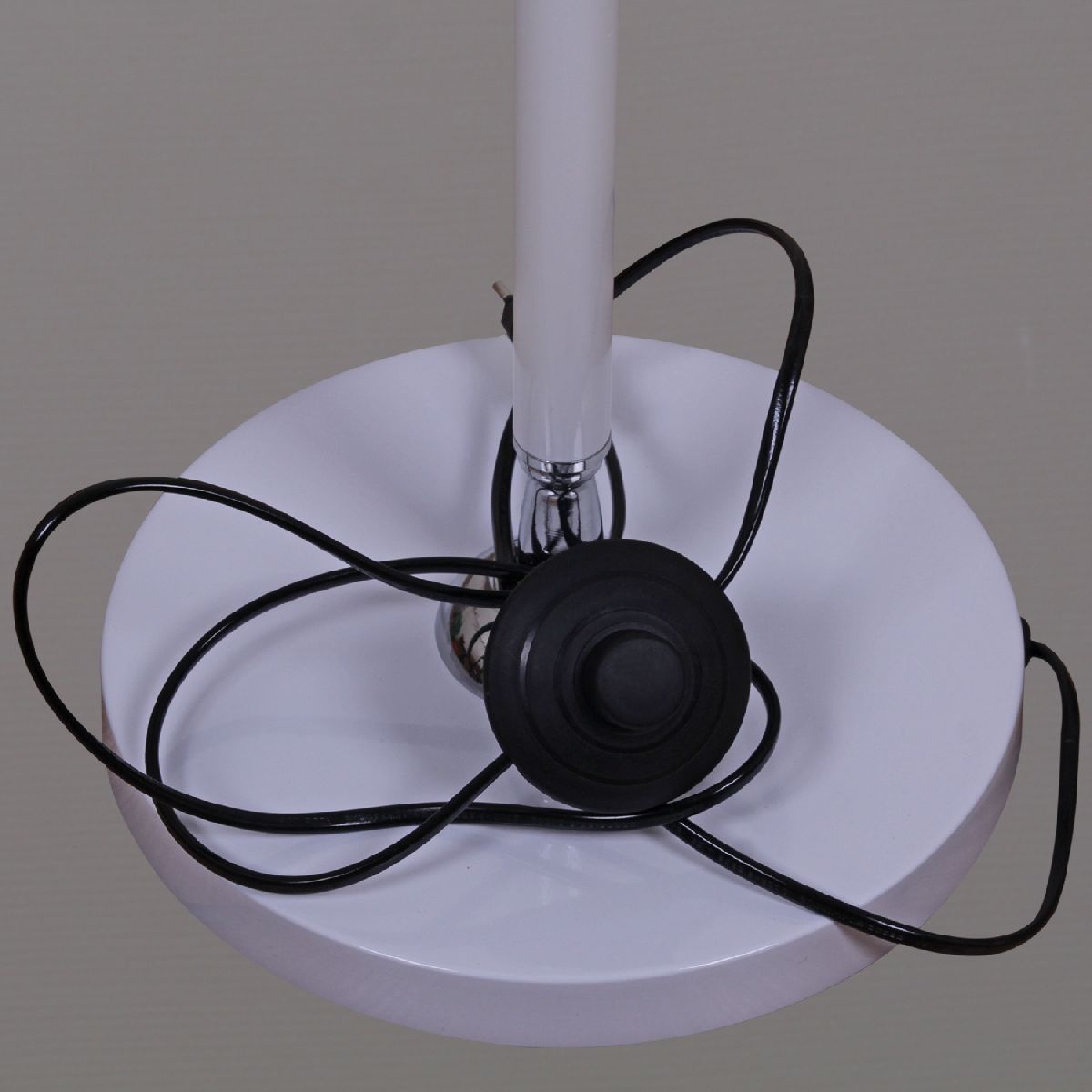 Торшер Reluce 01938-0.6-01 WH в #REGION_NAME_DECLINE_PP#