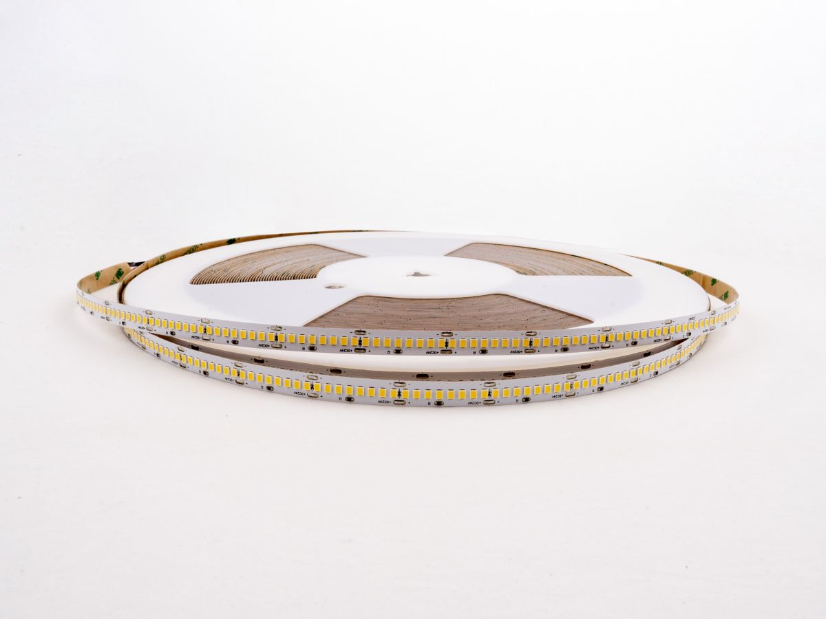 Светодиодная лента LEDS POWER 2835 240/м (22Вт/м) 24В нейтральная 30м/кат, серия ПРО140 005911 в #REGION_NAME_DECLINE_PP#