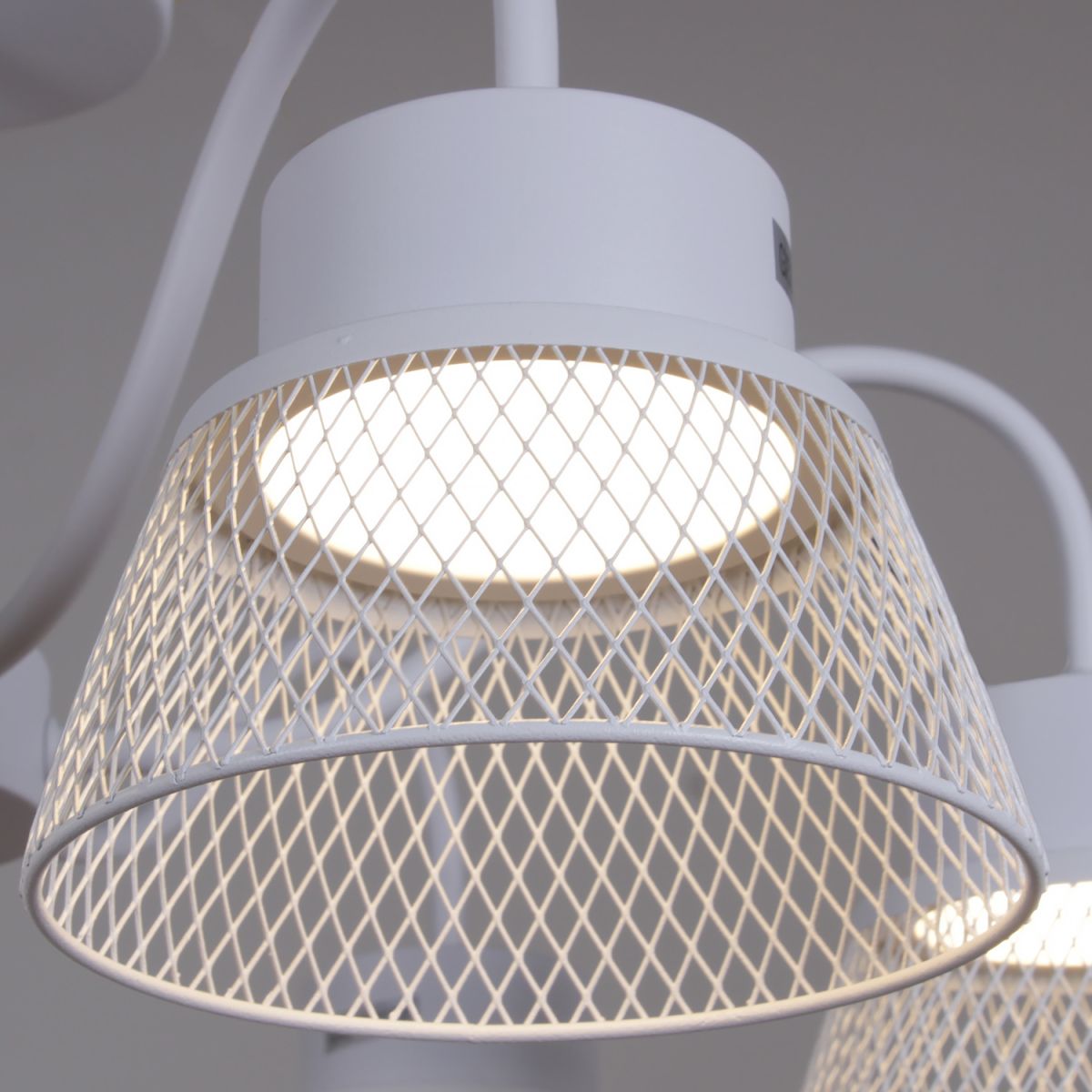 Люстра на штанге Reluce 99010-0.3-08 WT в Санкт-Петербурге