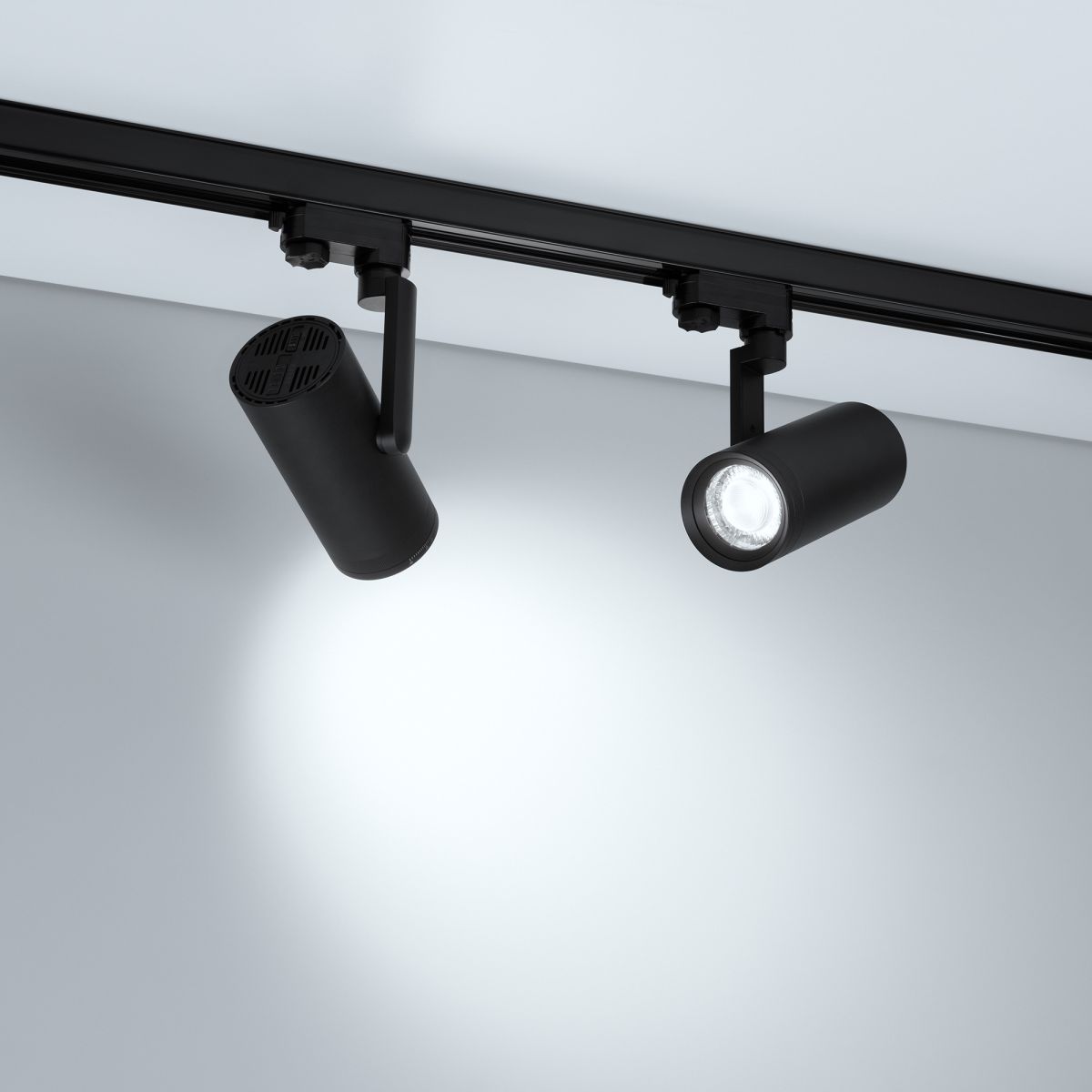 Трековый трехфазный светильник Arlight LGD-URANUS-4TR-R75-18W/25W Warm3500-MIX (BK, 20-50 deg, side holder, 230V) (IP20 Металл) 055807 в Санкт-Петербурге