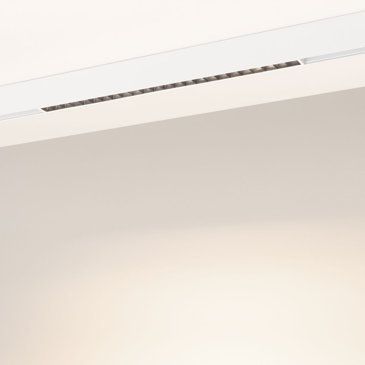 Трековый магнитный светильник Arlight MAG-ORIENT-LASER-L465-16W Day4000 (Белый, 24 deg, 48V) (IP20 Металл) 035848(1) в Санкт-Петербурге