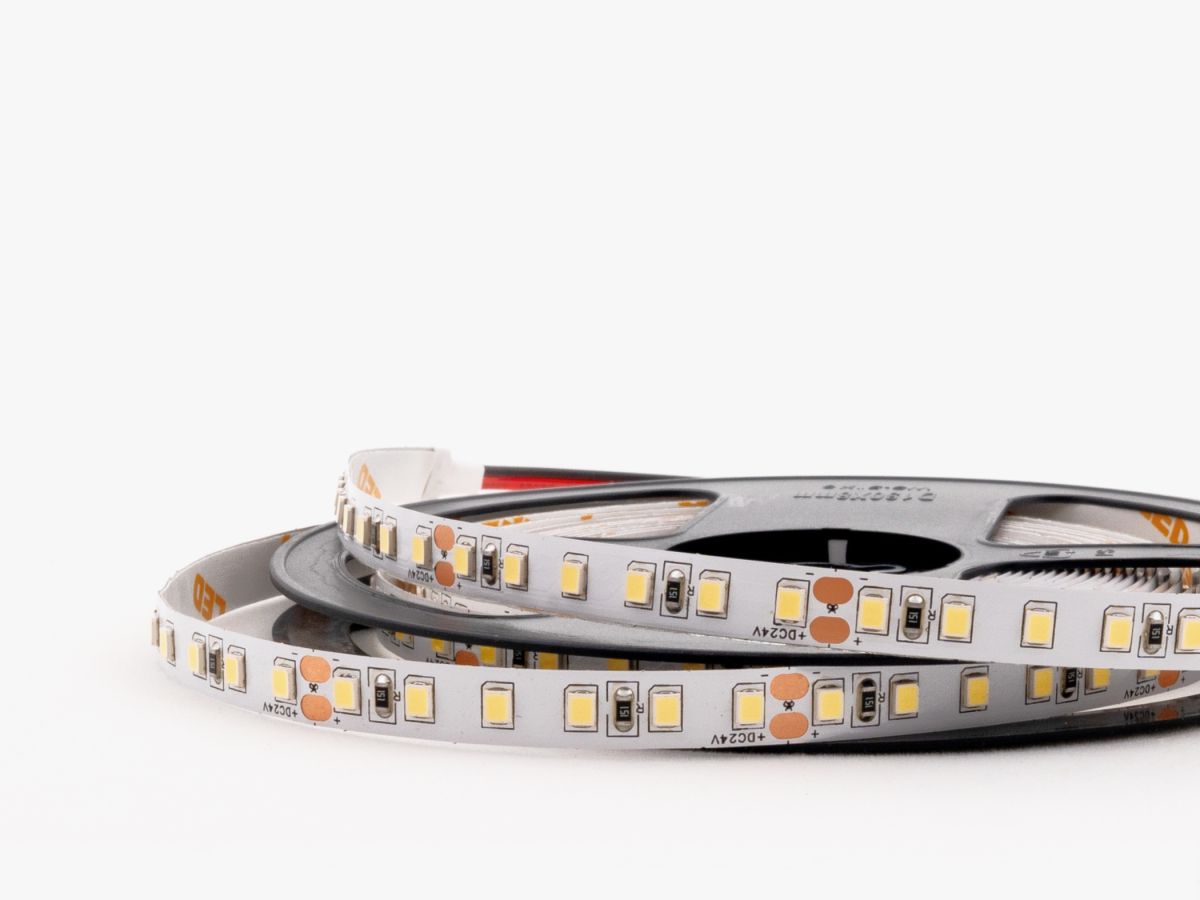 Светодиодная лента LEDS POWER 2835 120/м (9,6Вт/м) 24В нейтральная, серия LIGHT 004174 в Санкт-Петербурге