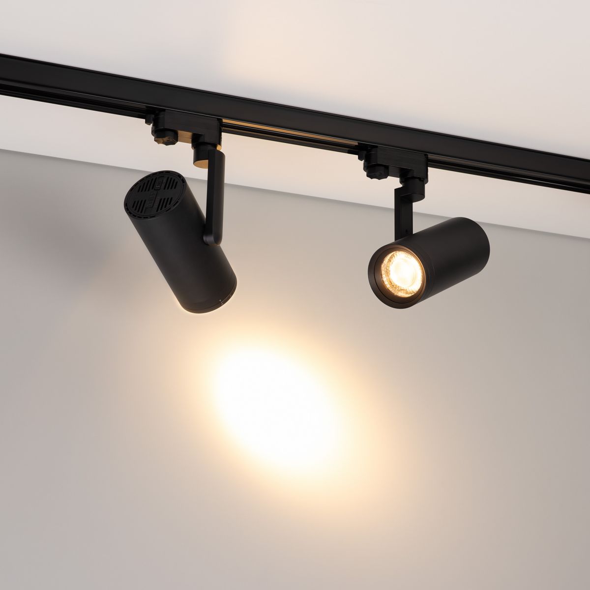 Трековый трехфазный светильник Arlight LGD-URANUS-4TR-R75-18W/25W Warm3500-MIX (BK, 20-50 deg, side holder, 230V) (IP20 Металл) 055807 в Санкт-Петербурге