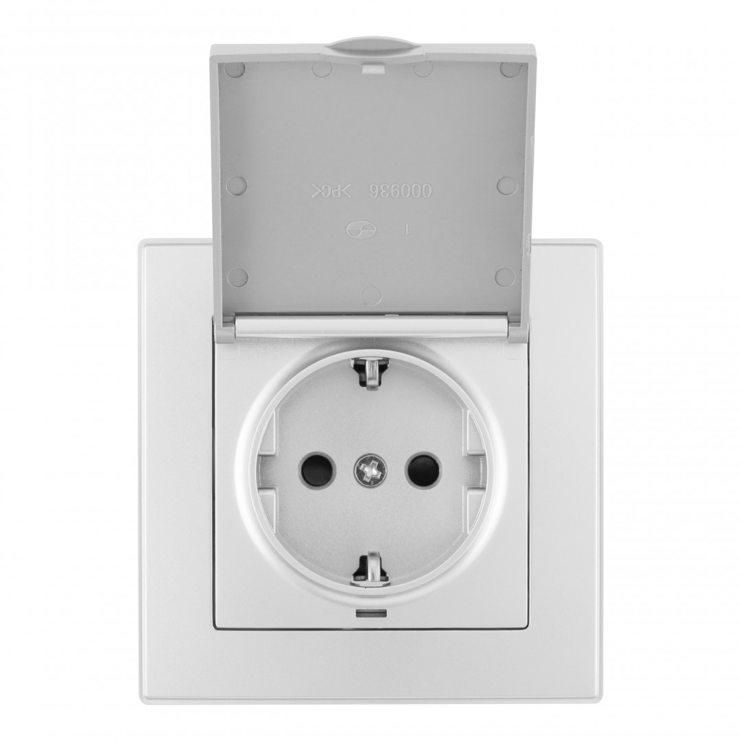 Комплект розетки с/з и шторками, защитной крышкой и рамкой Arte Milano SET06-1-41-1 silver в Санкт-Петербурге