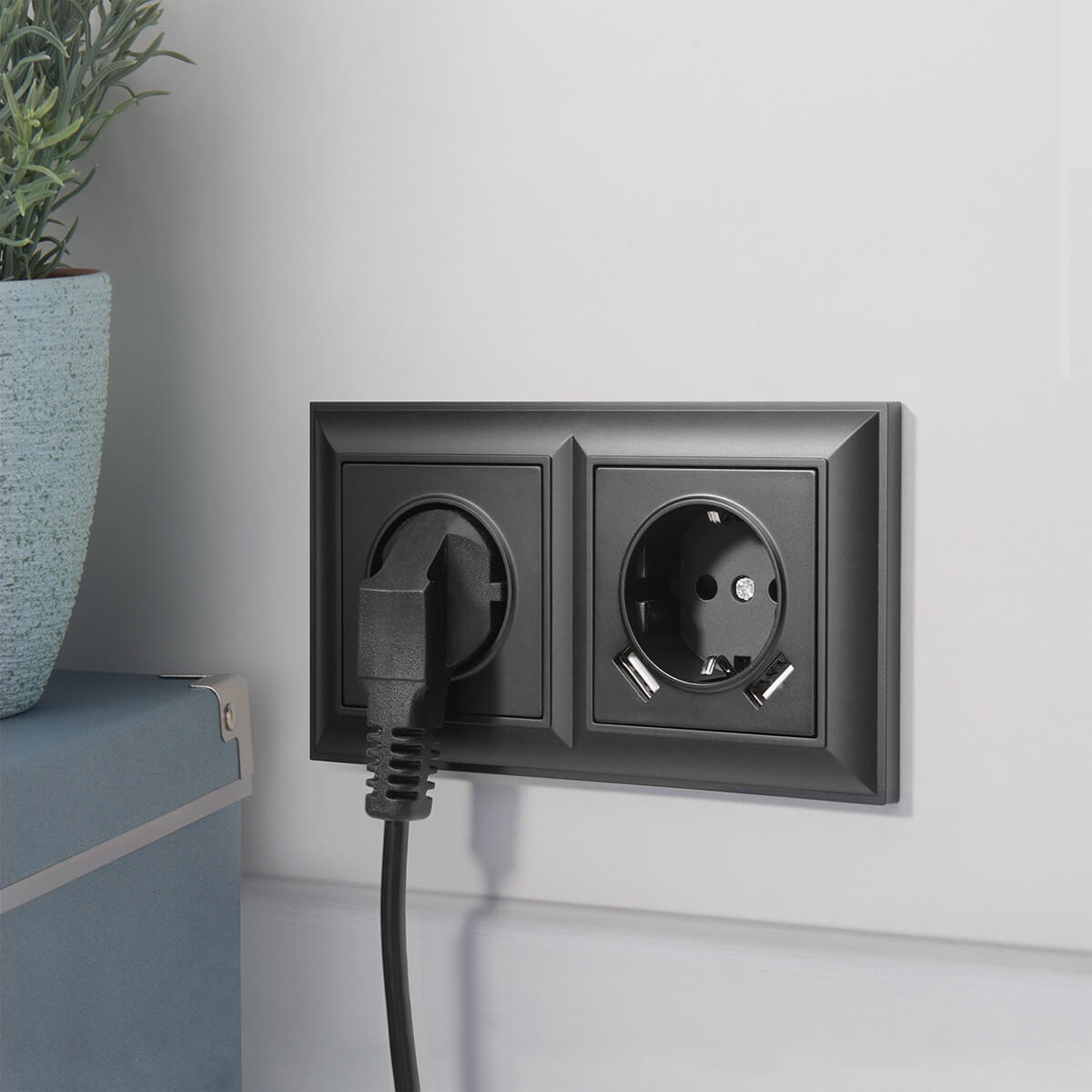 Розетка Werkel с заземлением и шторками черный матовый W1171108 4690389156885 в Санкт-Петербурге