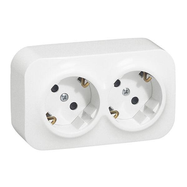 Розетка 2х2К+З Legrand Quteo 16A 250V с/з со шторками белая 782223 в Санкт-Петербурге