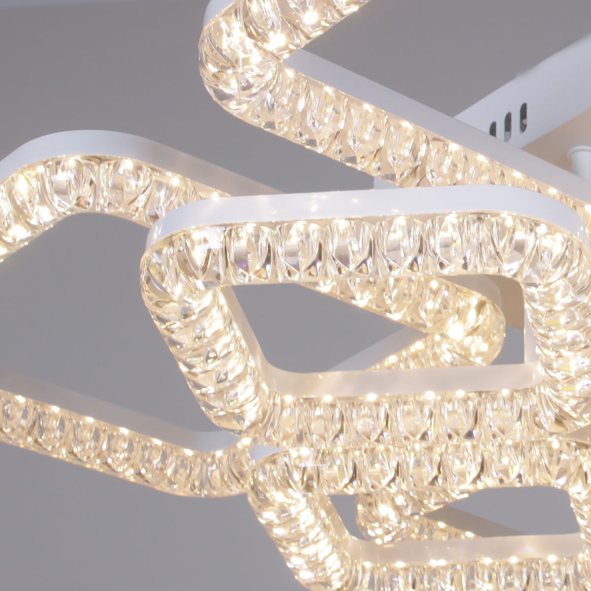 Потолочная люстра Reluce 09848-0.3-4+4A WH в Санкт-Петербурге