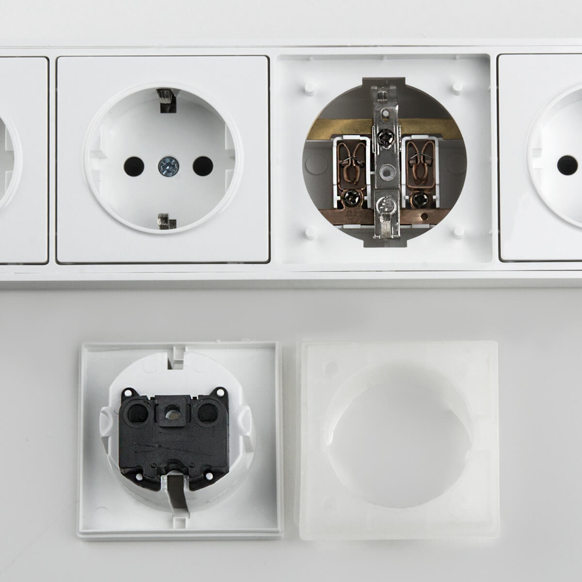 Розеточный блок 4гн 3USB х 1,7м с/з Werkel WL20-04-03 4690389128370 в Санкт-Петербурге