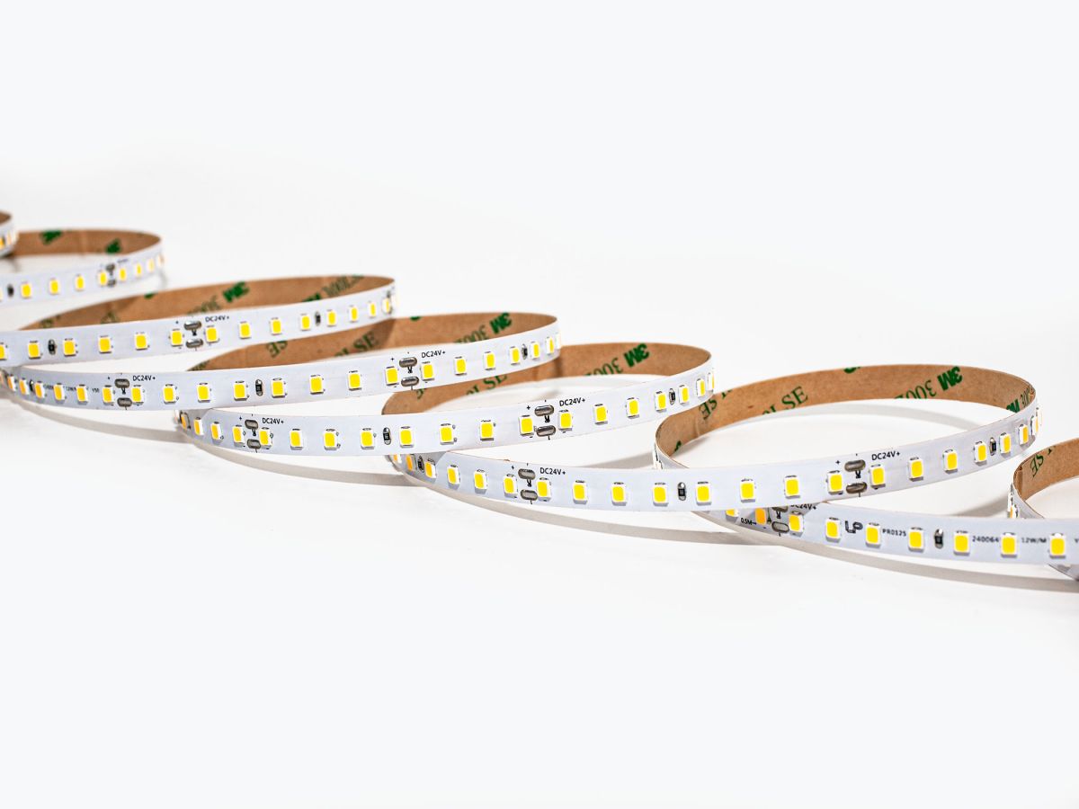 Светодиодная лента LEDS POWER 2835 128/м (12Вт/м) 24В нейтральная, серия ПРО125 008912 в #REGION_NAME_DECLINE_PP#