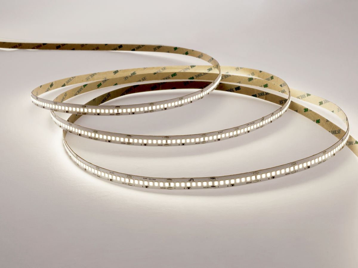 Светодиодная лента LEDS POWER 2835 240/м (22Вт/м) 24В нейтральная 30м/кат, серия ПРО140 005911 в Санкт-Петербурге