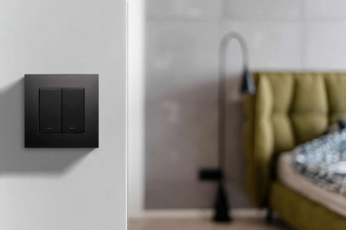 Выключатель 2-клавишный 10А/250В с LED подсветкой, черный Kollinger REA-S-008BK для Aspekt, Eleganz, Reflex в Санкт-Петербурге