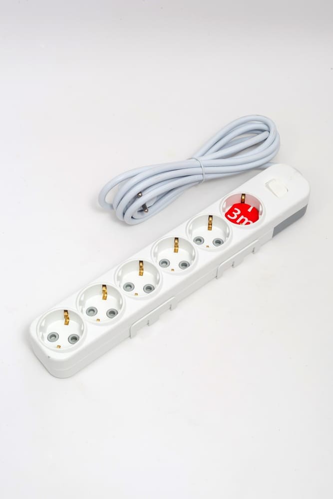Удлинитель с/з 6вх с защитными шторками с включателем ELBI Myra 527-010203-612 в Санкт-Петербурге