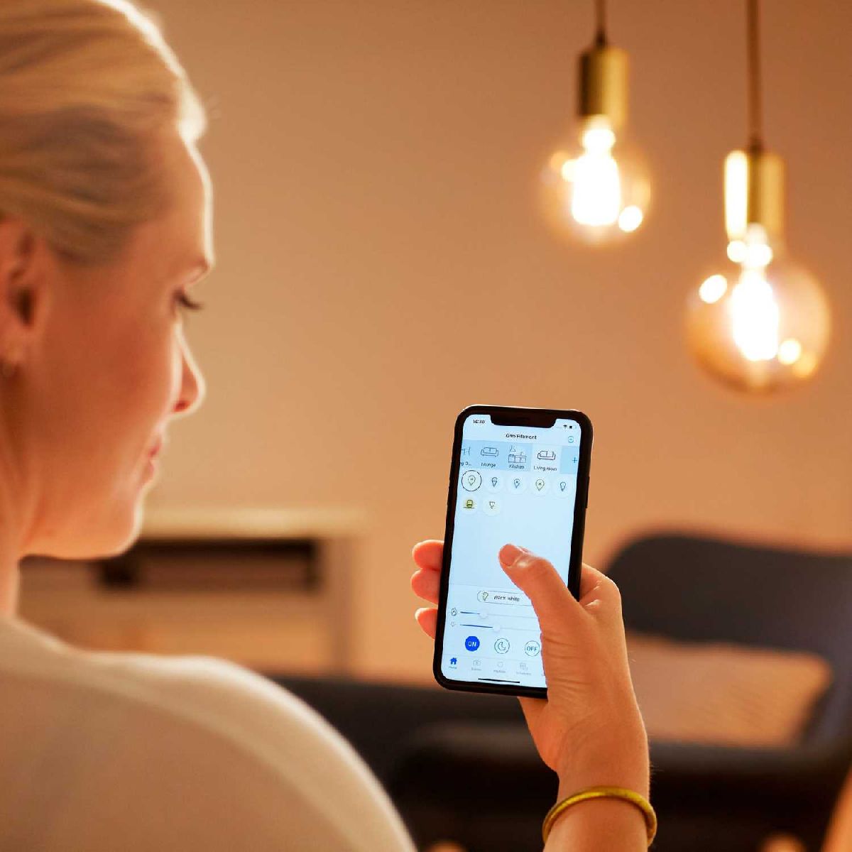 Умная светодиодная лампа Wiz Wi-Fi BLE60WG95E27927-65CL1PF/6 E27 7W 2700/6500K 929003018201 в #REGION_NAME_DECLINE_PP#