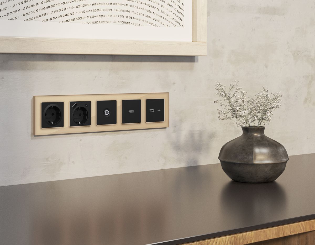 Комплект механизма TV розетки оконечной экранированной 5-1000MHz 3dB Alfa Черный матовый Quant Ambrella Volt MA813005 (AP8130, VM199) в #REGION_NAME_DECLINE_PP#