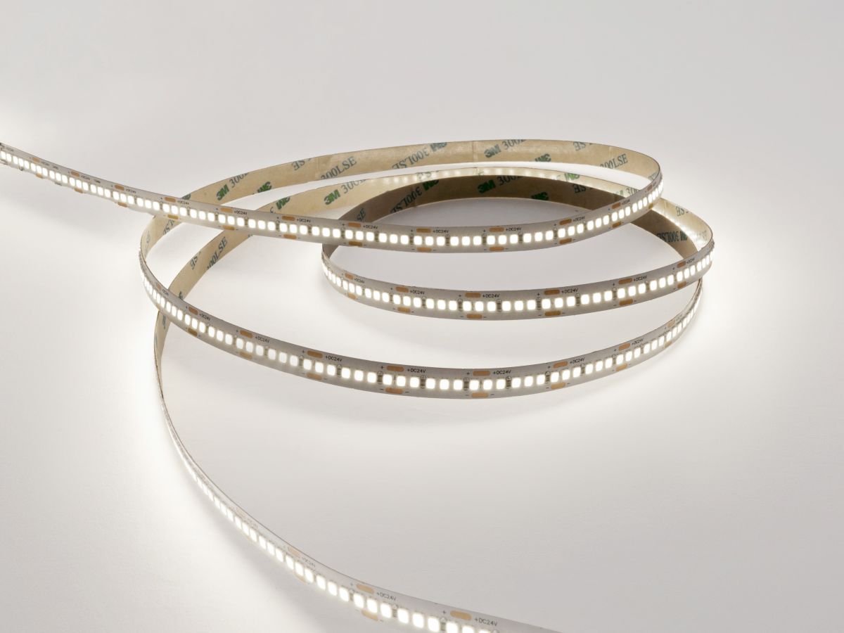 Светодиодная лента LEDS POWER 2835 240/м (18Вт/м) 24В холодная 006574 в Санкт-Петербурге