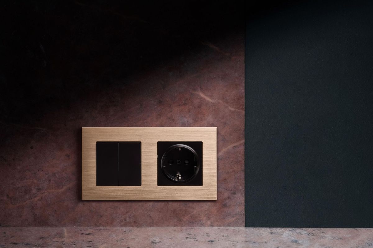 Выключатель 2-клавишный проходной 10А/250В, изогнутый, черный Kollinger REA-R-009BK для Aspekt, Eleganz, Reflex в Санкт-Петербурге