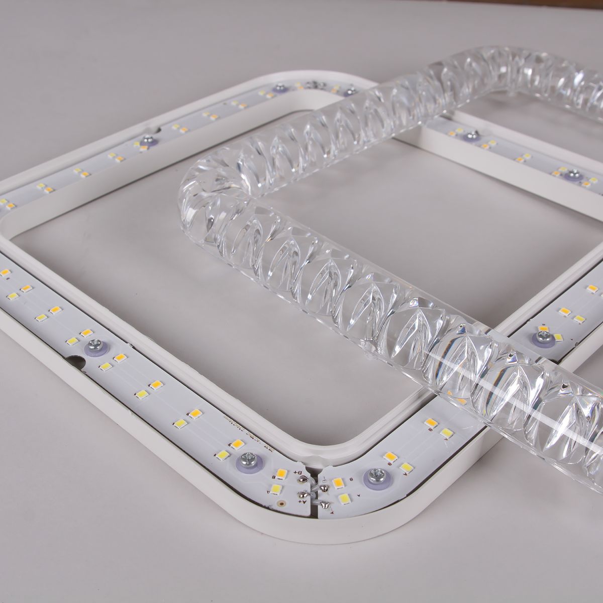 Потолочный светильник Reluce 29848-0.3-03B WH в #REGION_NAME_DECLINE_PP#