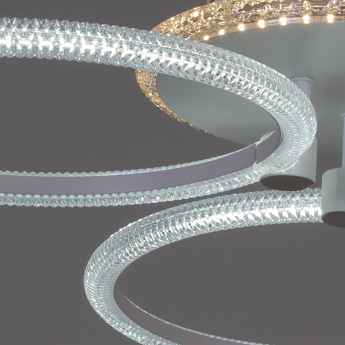 Потолочная люстра Reluce 20548-0.3-2+2+1 в Санкт-Петербурге