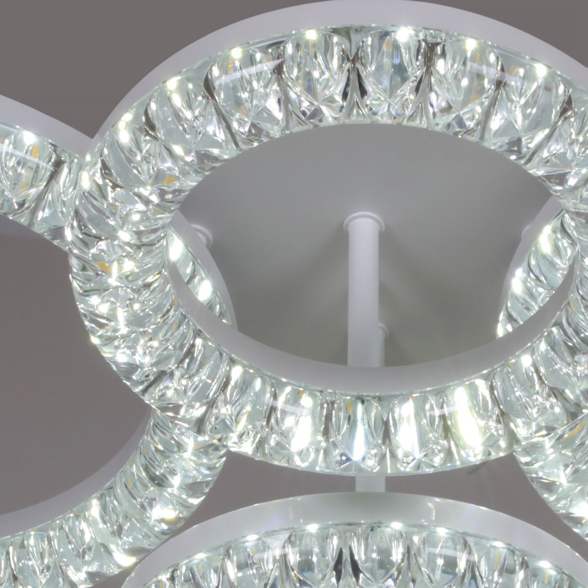 Потолочный светильник Reluce 19847-0.3-04D WH в #REGION_NAME_DECLINE_PP#