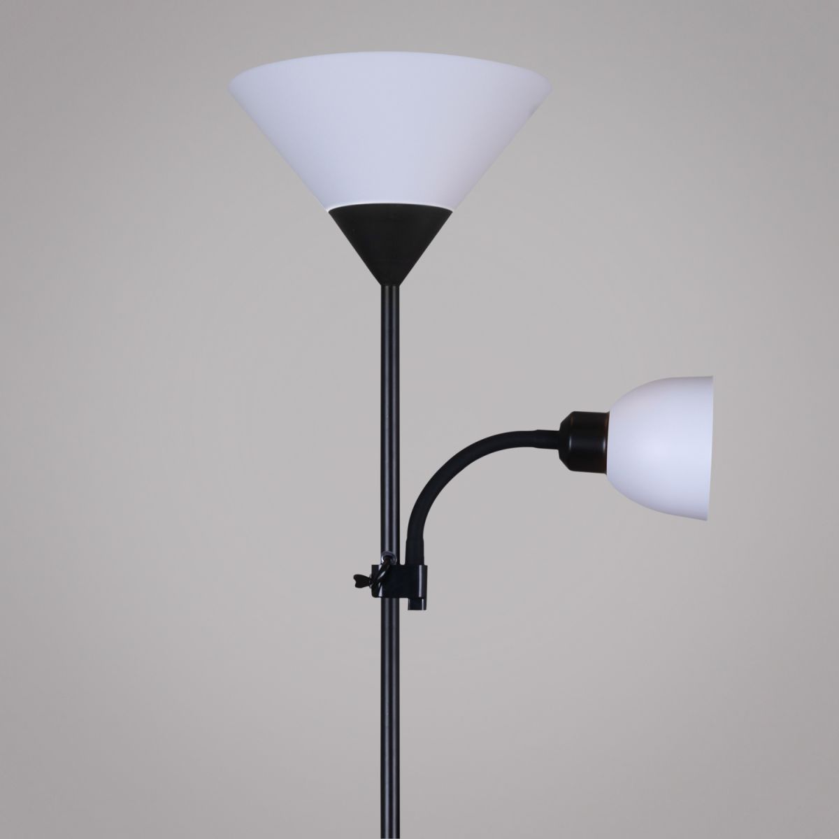 Торшер Reluce 00306-0.7-02 BK в Санкт-Петербурге