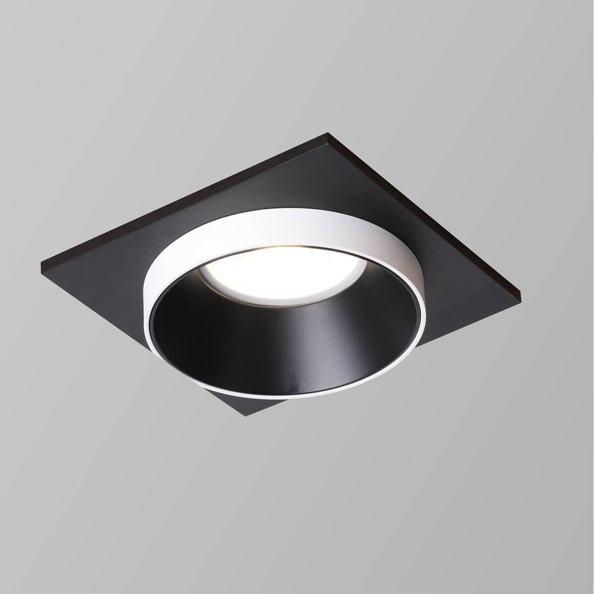 Встраиваемый светильник Favourite Diversa 2890-1C в #REGION_NAME_DECLINE_PP#