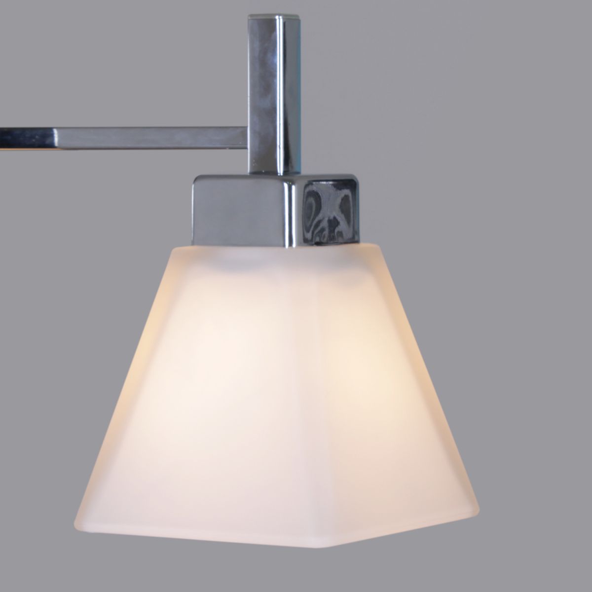 Люстра на штанге Reluce CL 32570-0.3-05 CH в Санкт-Петербурге