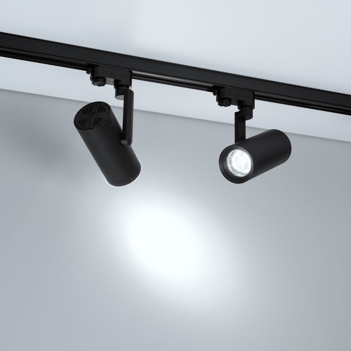 Трековый трехфазный светильник Arlight LGD-URANUS-4TR-R75-18W/25W Warm3500-MIX (BK, 20-50 deg, side holder, 230V) (IP20 Металл) 055807 в Санкт-Петербурге