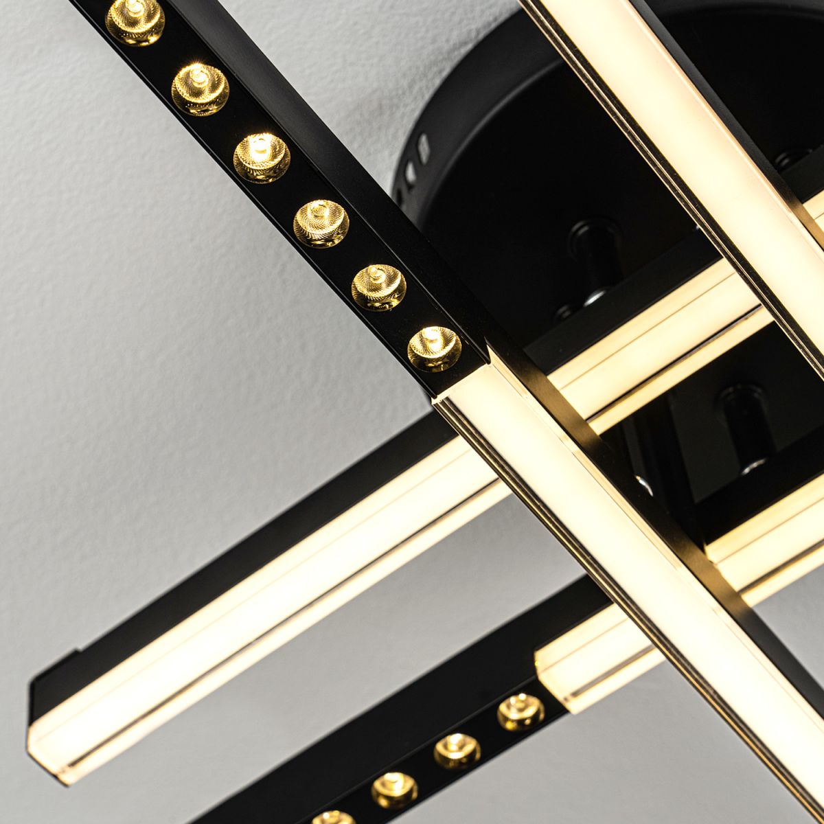 Потолочный светильник LED4U L5110-4 BK в #REGION_NAME_DECLINE_PP#