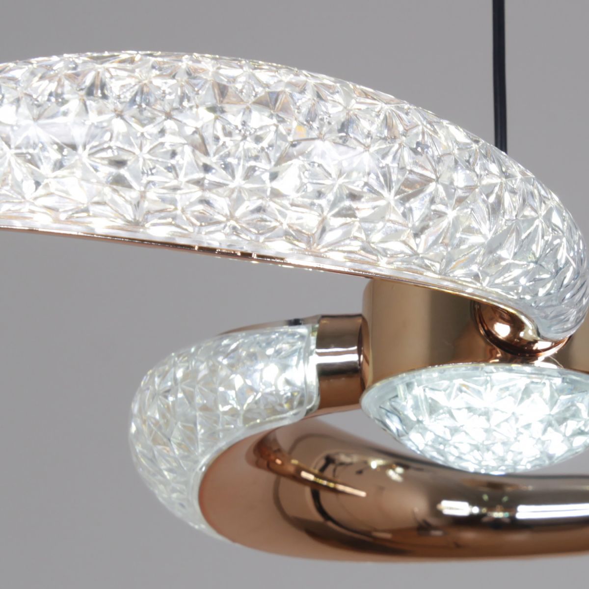 Подвесная люстра Reluce 80390-0.9-03 FG в Санкт-Петербурге