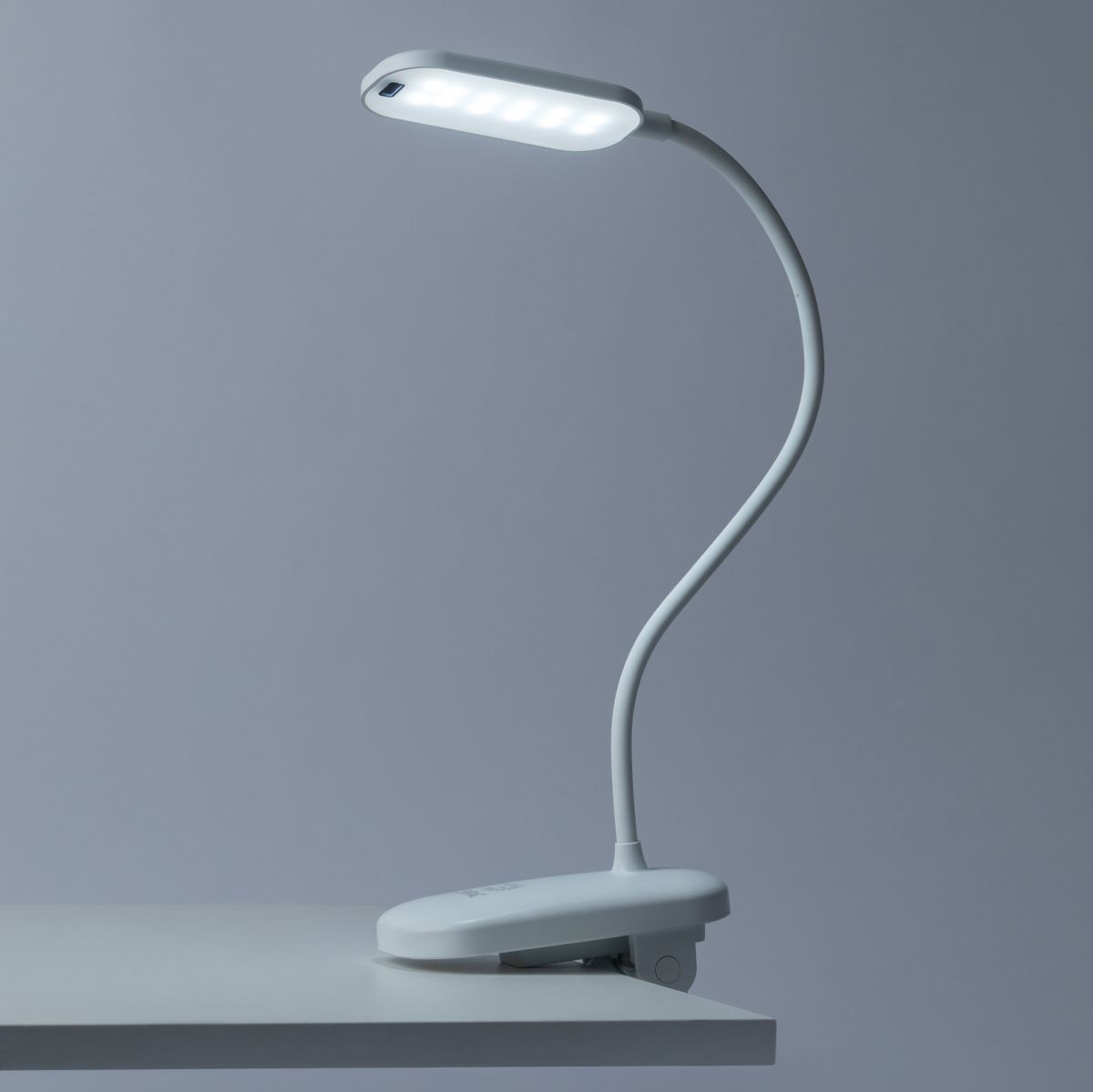 Настольная аккумуляторная лампа Эра NLED-525-6W-W Б0068589 в Санкт-Петербурге