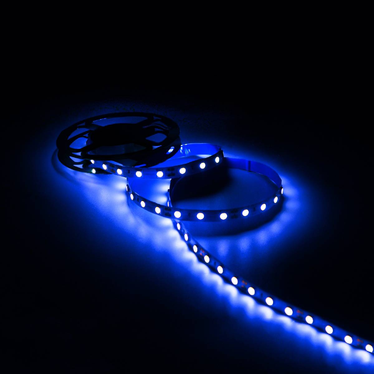 Светодиодная лента Gauss 4,8W/m 60LED/m 2835SMD синий 5M 312000505 в Санкт-Петербурге