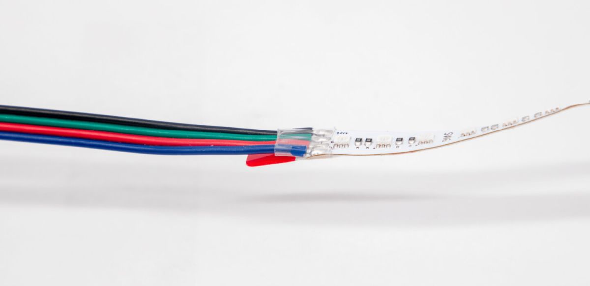 Лента светодиодная SWG Standard SWG2120-24-14.4-RGB-M 14,4 Вт/м SMD2835, 24В, IP20, RGB, 3М 00-00047399 в #REGION_NAME_DECLINE_PP#
