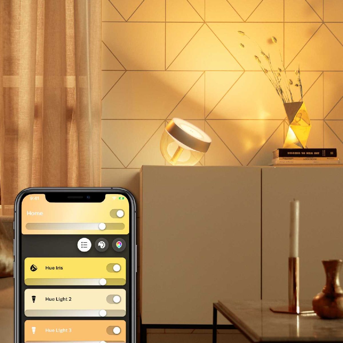 Умная настольная лампа Philips Hue Q4'20 Iris gen4 EU/UK gold 929002376401 в Санкт-Петербурге